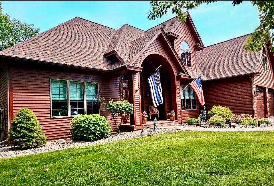 1st image of 30 Pine Ridge Dr