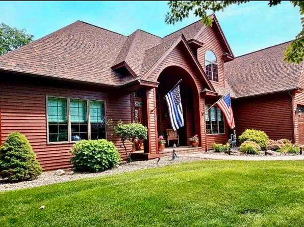 30 Pine Ridge Dr, Morrisonville, NY 12962