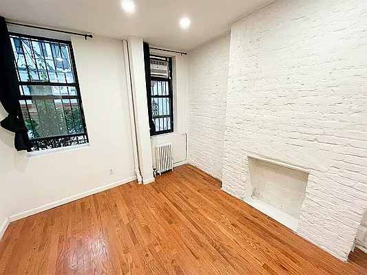 Rented by Bond New York | media 5