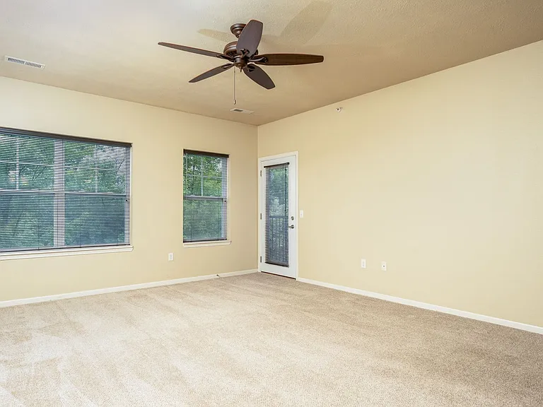 Highland Shores Apartments — Photo 44