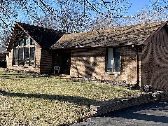 3rd image of 120 Glenwood Dr