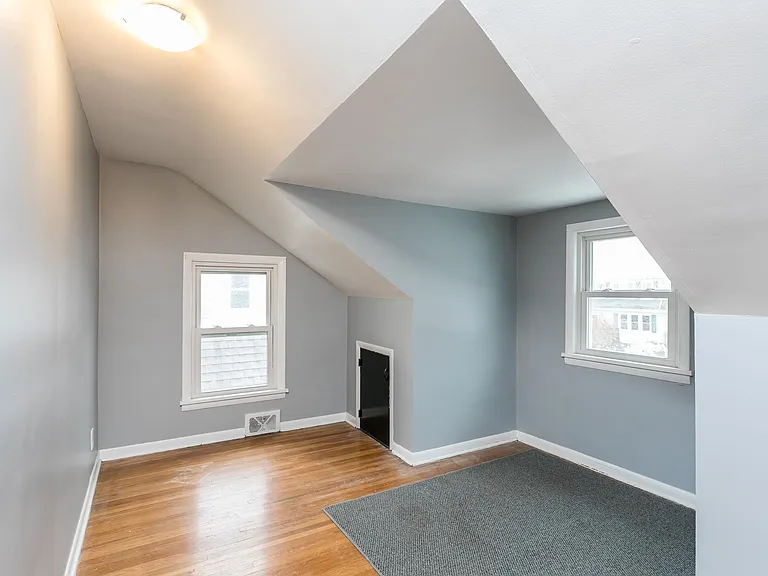120 Weston Rd — Photo 11