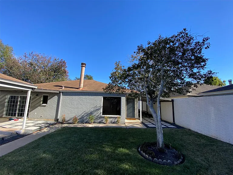 8310 Spring Wind Dr — Photo 21