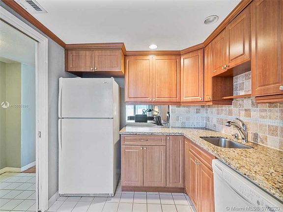 3rd image of 3150 N Palm Aire Dr APT 104