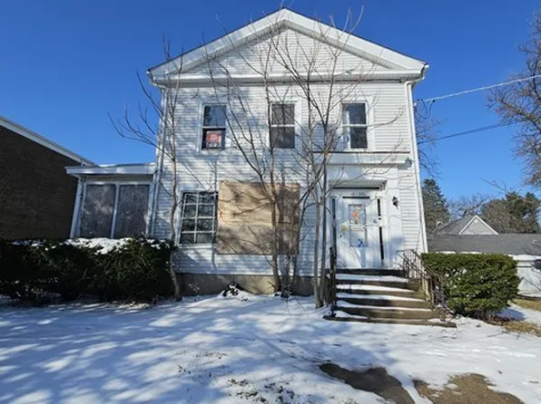 212 S Tryon St, Woodstock, IL 60098