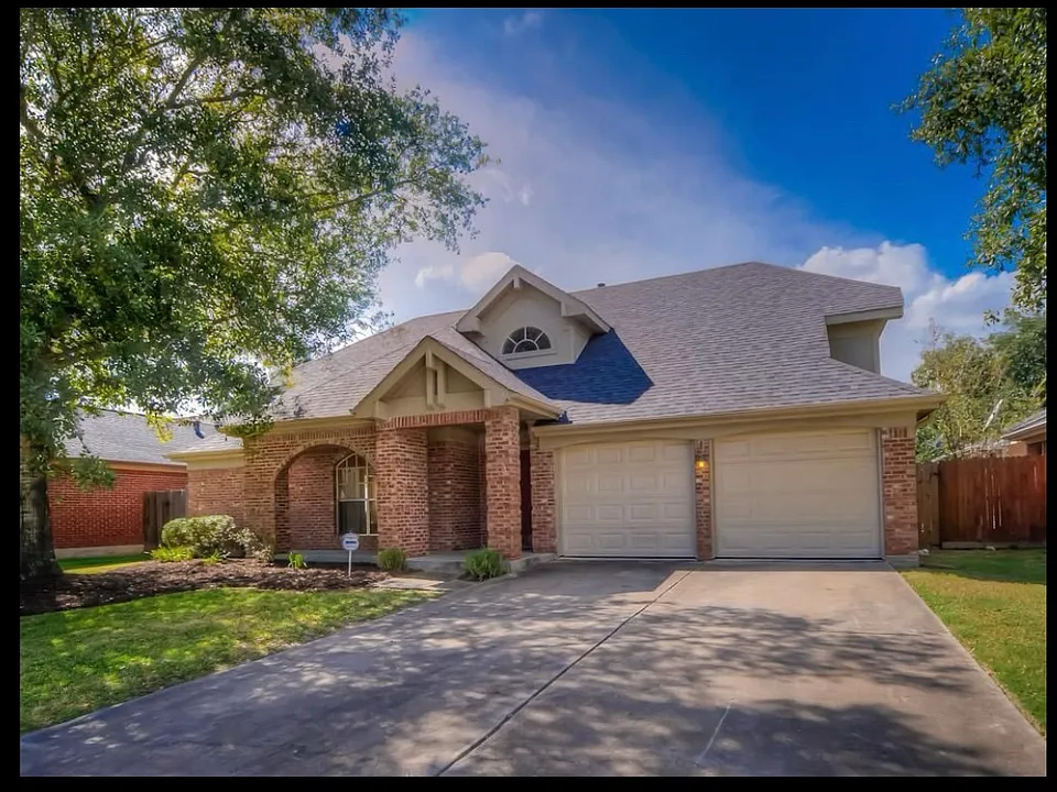 2910 Bentley Ct