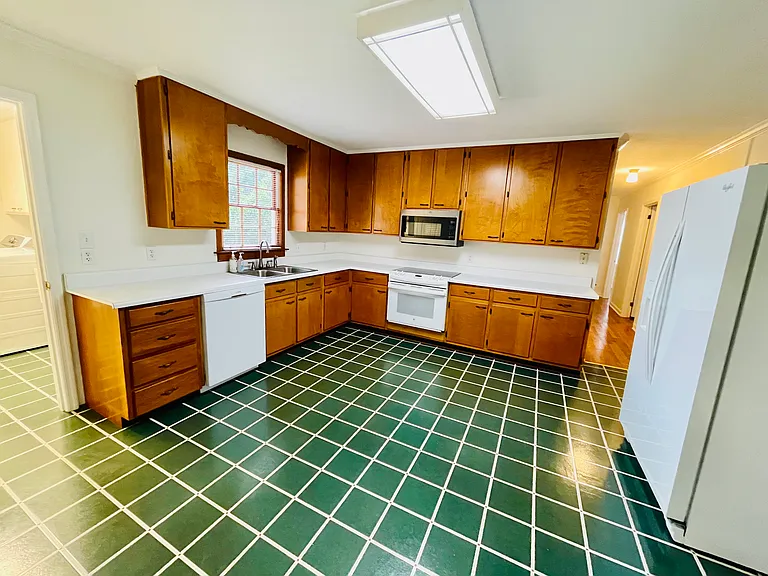 2401 Patterson St — Photo 8
