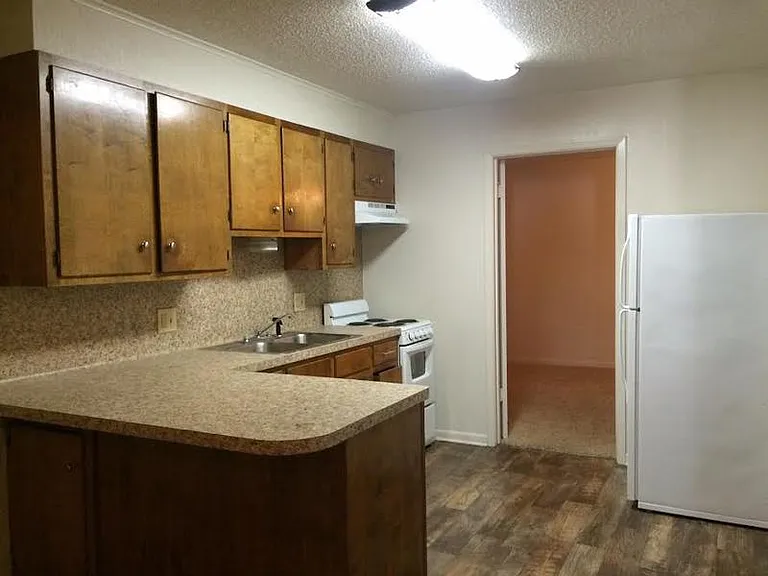 900 E South St #3 — Photo 4
