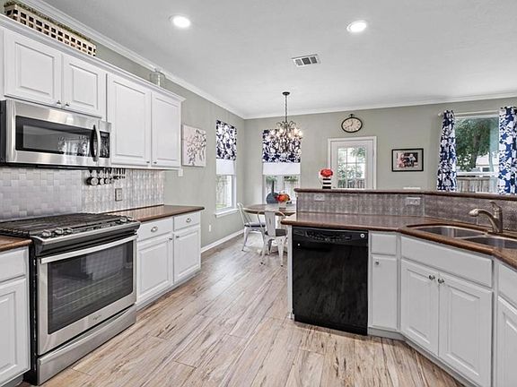 4th image of 180 Bayou Bend Dr