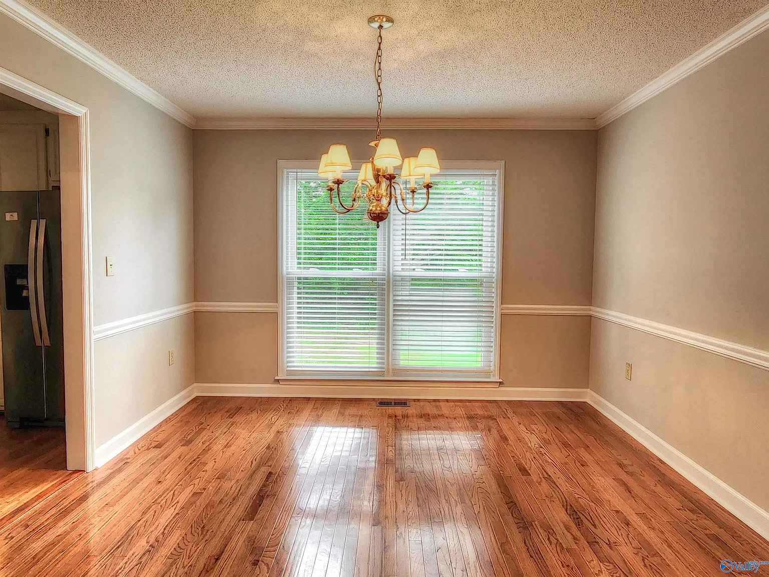 4 bed, 2.5 bath, 2277 sqft, $2,400 — Photo 4