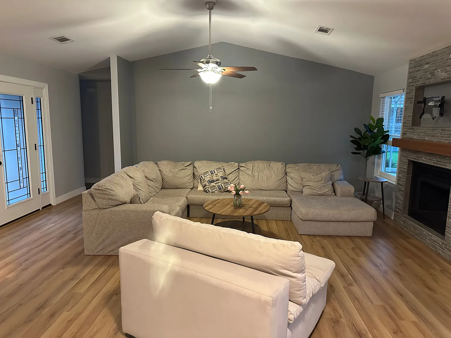 3 bed, 1551 sqft, $2,950 — Photo 3