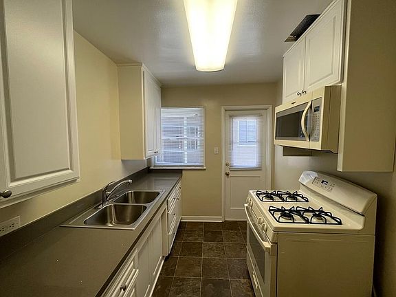 2nd image of 124 N Maple St APT C
