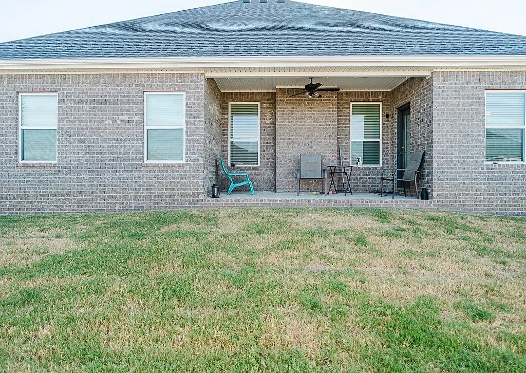 4 bed, 1903 sqft, $2,250 — Photo 2