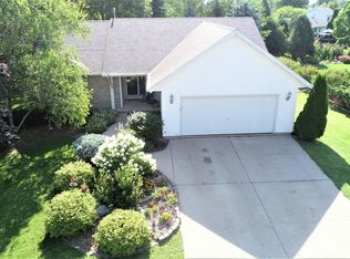 717 Bittersweet Ln, Watertown, WI 53094