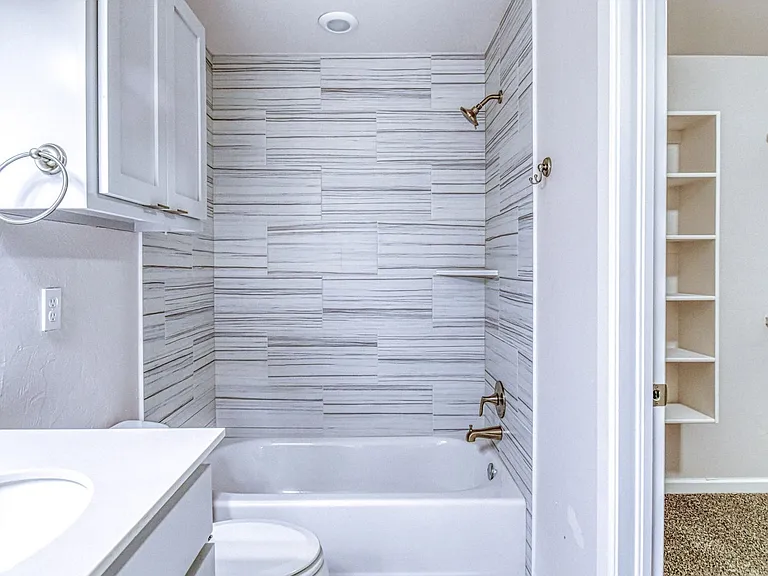 1002 Varenna Ln — Photo 23
