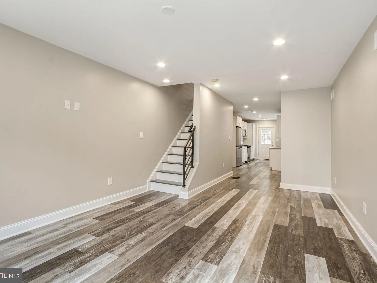 3 bed, 2.5 bath, 1437 sqft, $2,200 — Photo 4