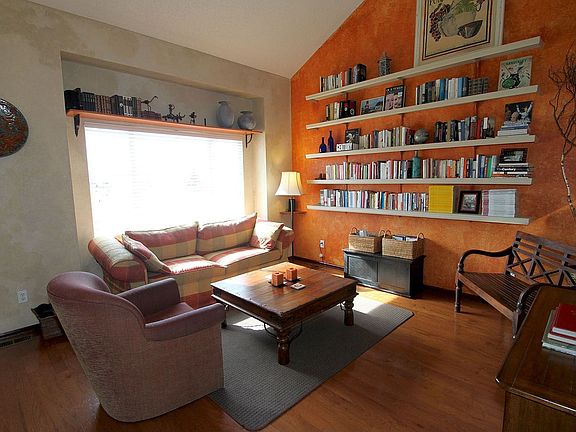 LARGE LIVING RM