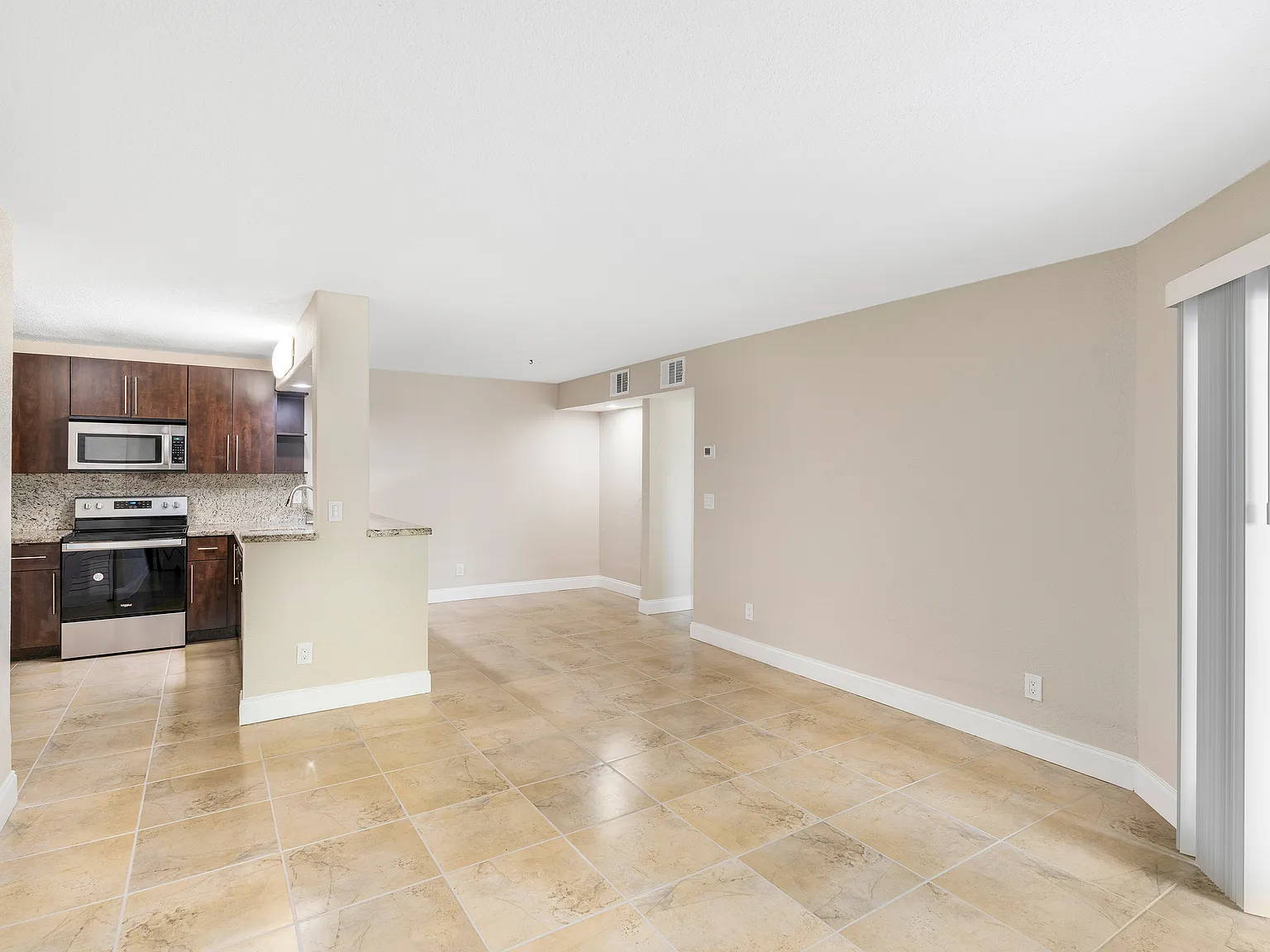 2 bed, 1048 sqft, $2,000 — Photo 1