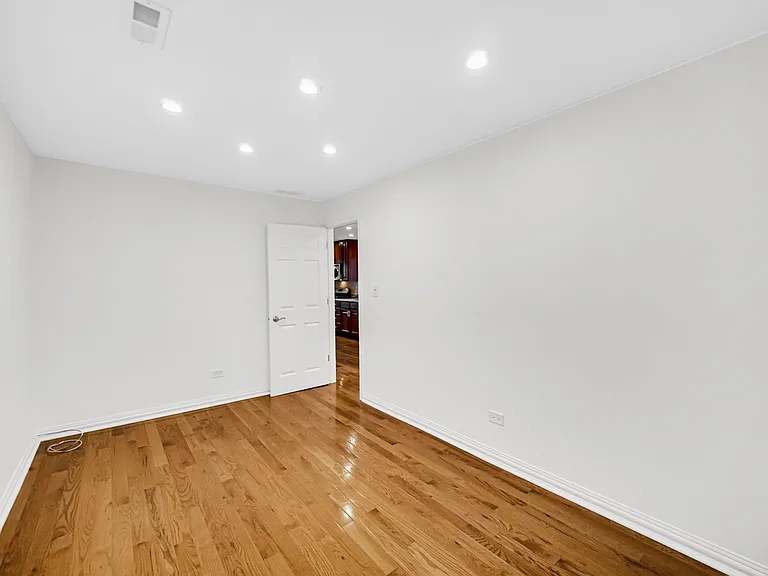 2218 W Augusta Blvd — Photo 6