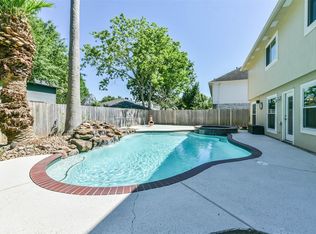 2134 Westminister St, Pearland, TX 77581