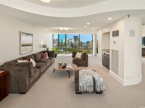 1114 Punahou St #Penthouse 3, Honolulu, HI 96826