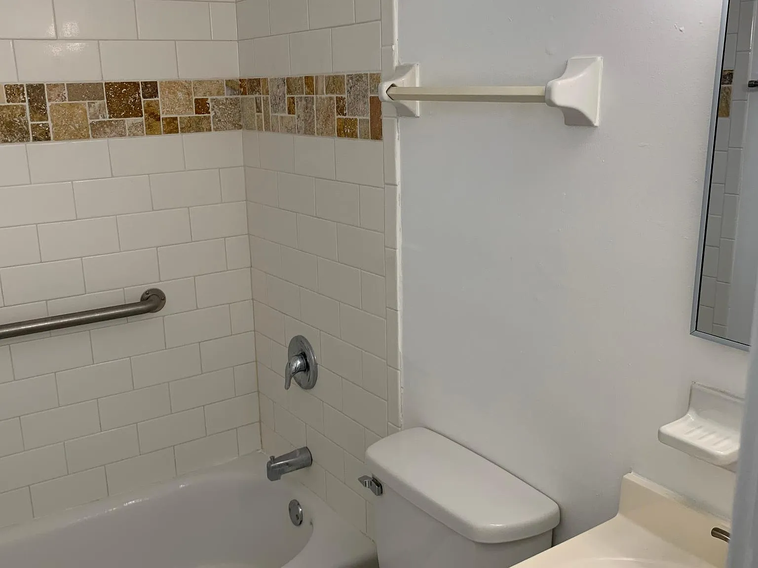 774 Acosta St — Photo 3