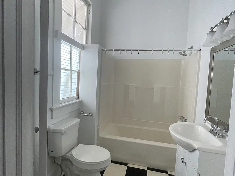 4907 Camp St #C — Photo 6