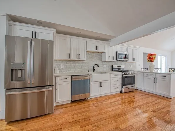 106 Lewiston St, Hyde Park, MA 02136