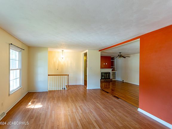 5th image of 1005 Leslie Blvd