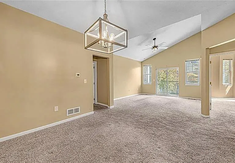 633 Eagle Pointe Dr #633 — Photo 8