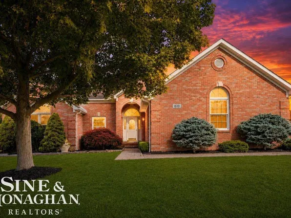 1001 S River Pointe Ln, Saint Clair, MI 48079