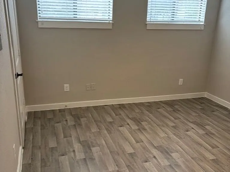 2301 Commonwealth St — Photo 14