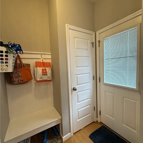 8049 Ellendale Dr — Photo 16