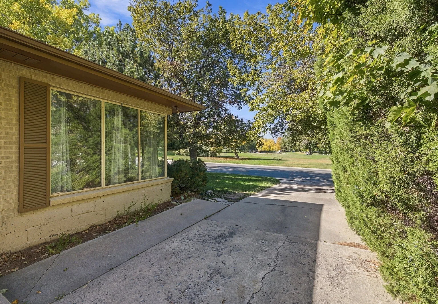 3 bed, 2.5 bath, 2002 sqft, $3,350 — Photo 3