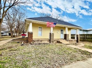 103 N Oak St, Monett, MO 65708