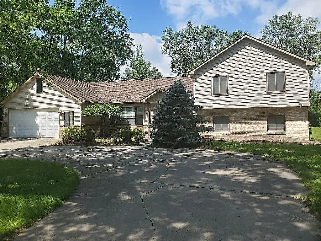 28115 Rollcrest Rd photo 1