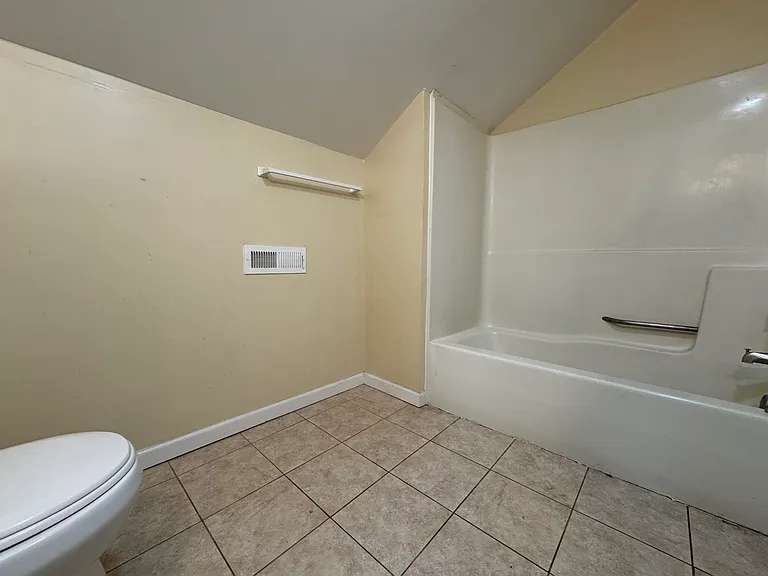 152 Lamberton St #2B — Photo 12