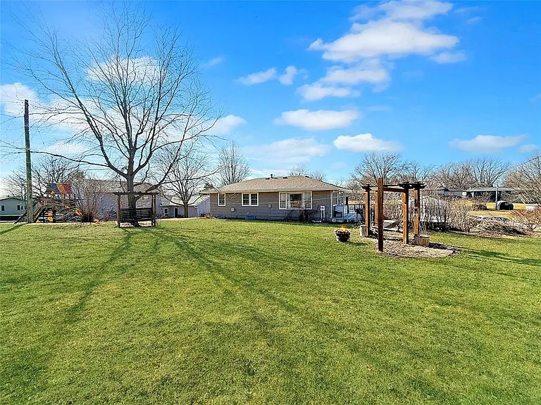 311 S Harrison Ave — Photo 11