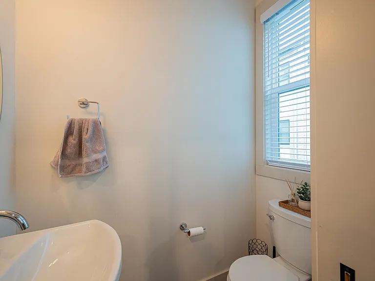 1112 Wesley Terrace Ave — Photo 9