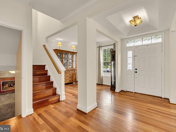 5th image of 10497 Genna Ln