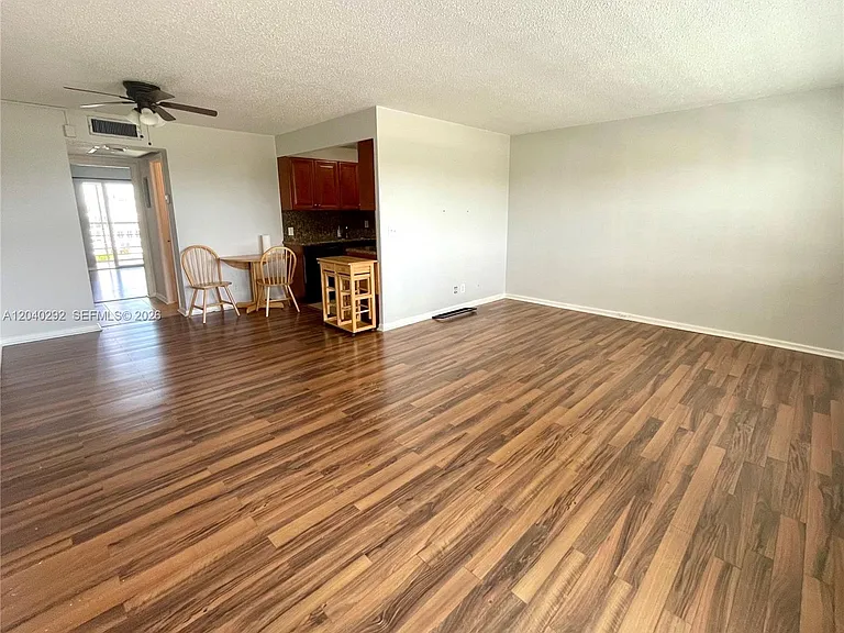 4031 Harwood Cres #4031-D — Photo 11