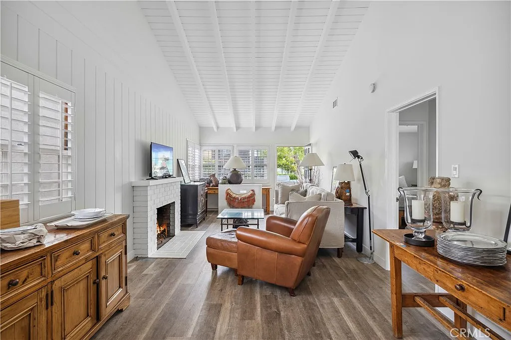 2 bed, 989 sqft, $6,500 — Photo 3