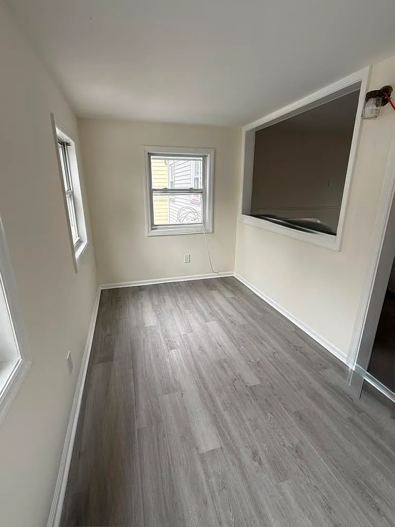 319 Southside Ave — Photo 4