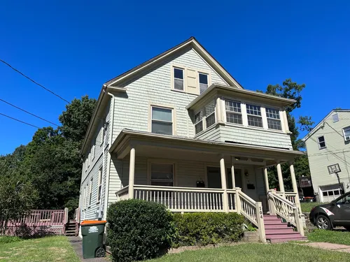 104 Oak St Photo 1