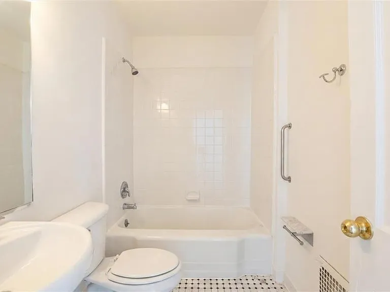 1464 Hawthorne Ave NW — Photo 27