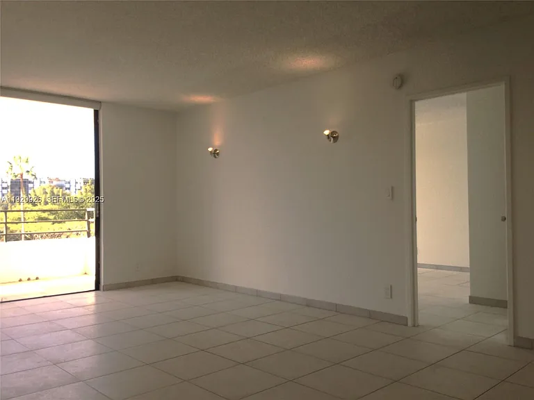 500 Three Islands Blvd #M16 — Photo 3