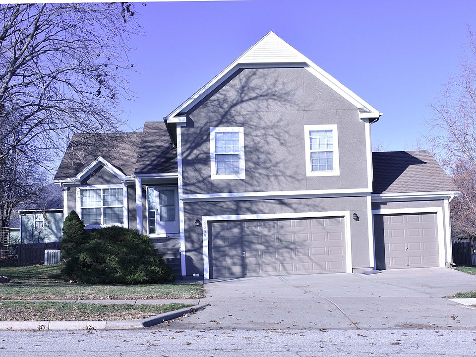 Front of house. 3 car garage