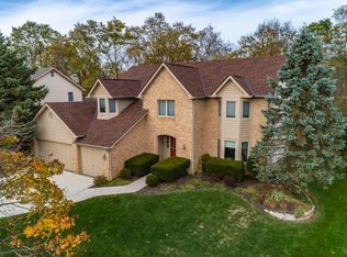 5228 Forest Run Dr, Dublin, OH 43017