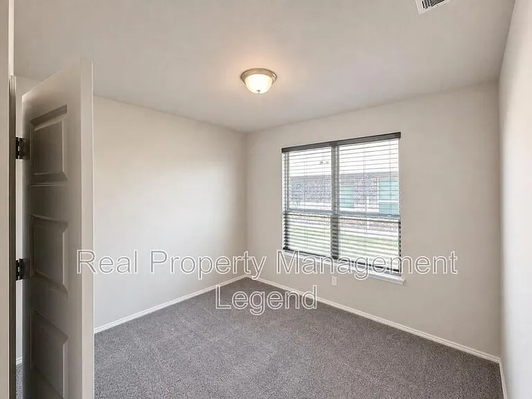 5601 Portola Ln — Photo 9