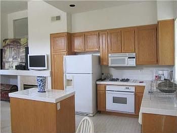 3rd image of 987 Bluebonnet Ct